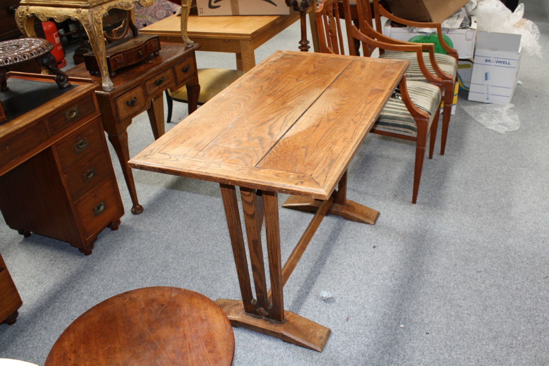 AN ARTS AND CRAFTS ELM TAVERN TABLE - Bild 3 aus 9