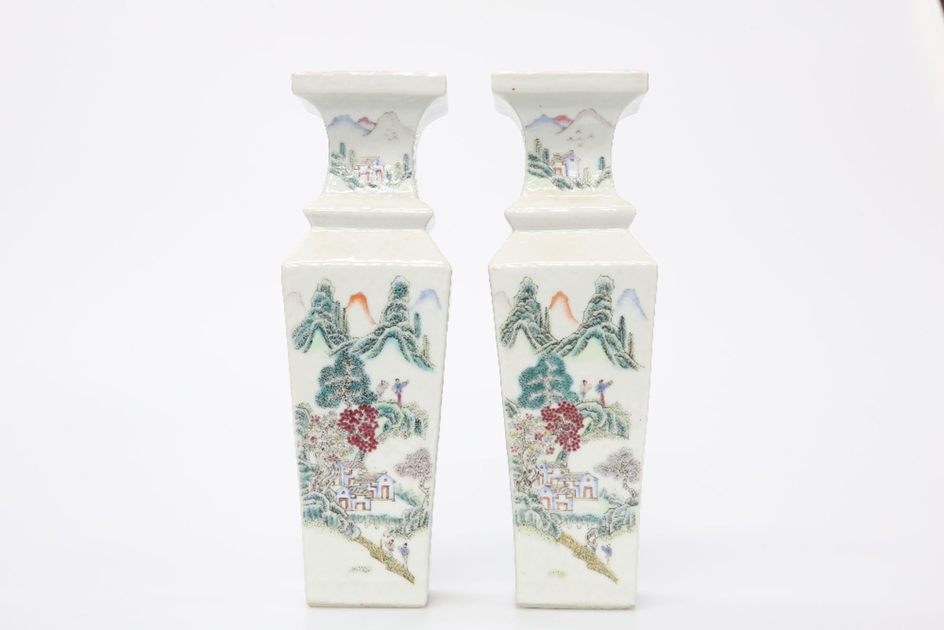 A PAIR OF CHINESE PORCELAIN VASES, 19TH CENTURY