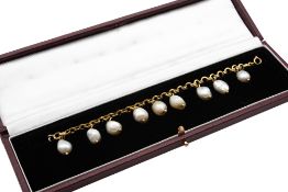 A NATURAL PEARL BRACELET