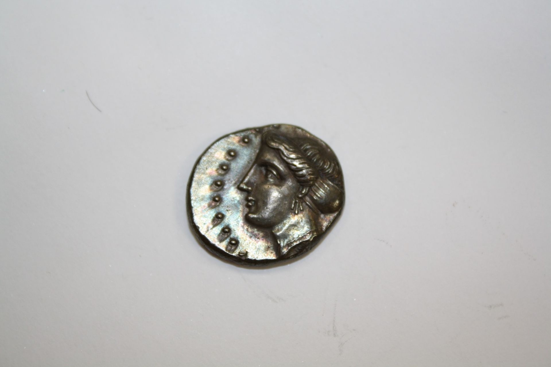 A SMALL COLLECTION OF THIRTEEN ANCIENT GREEK COINS - Bild 10 aus 22