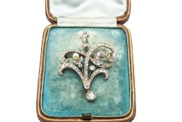 AN ART NOUVEAU PEARL AND DIAMOND BROOCH / PENDANT, CIRCA 1910