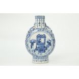 A CHINESE BLUE AND WHITE PORCELAIN MOON FLASK, 19TH CENTURY