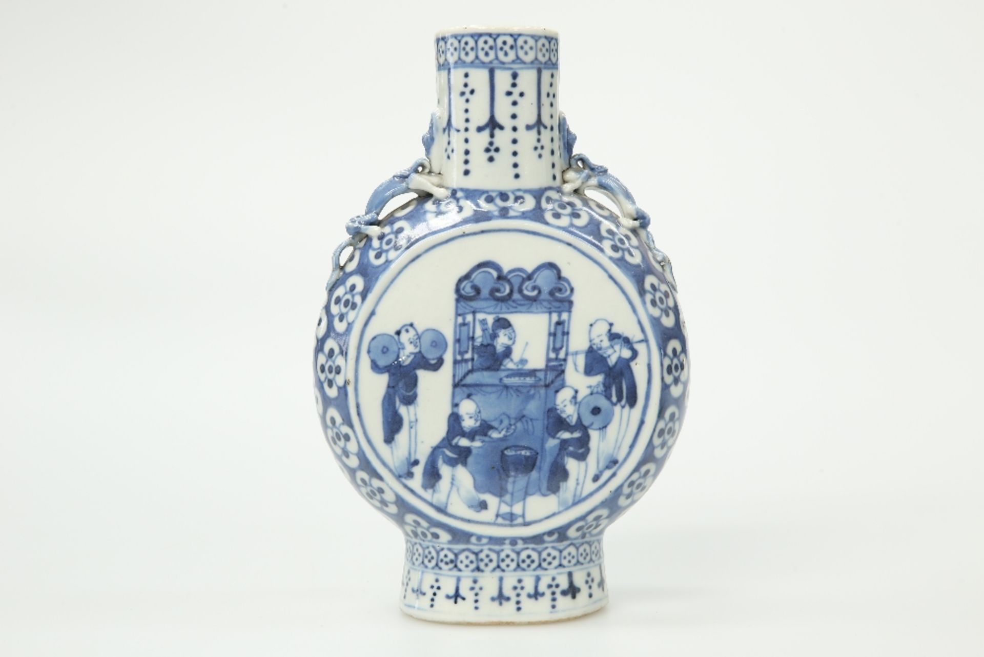 A CHINESE BLUE AND WHITE PORCELAIN MOON FLASK, 19TH CENTURY