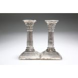 A PAIR OF LATE VICTORIAN SILVER CORINTHIAN COLUMN CANDLESTICKS