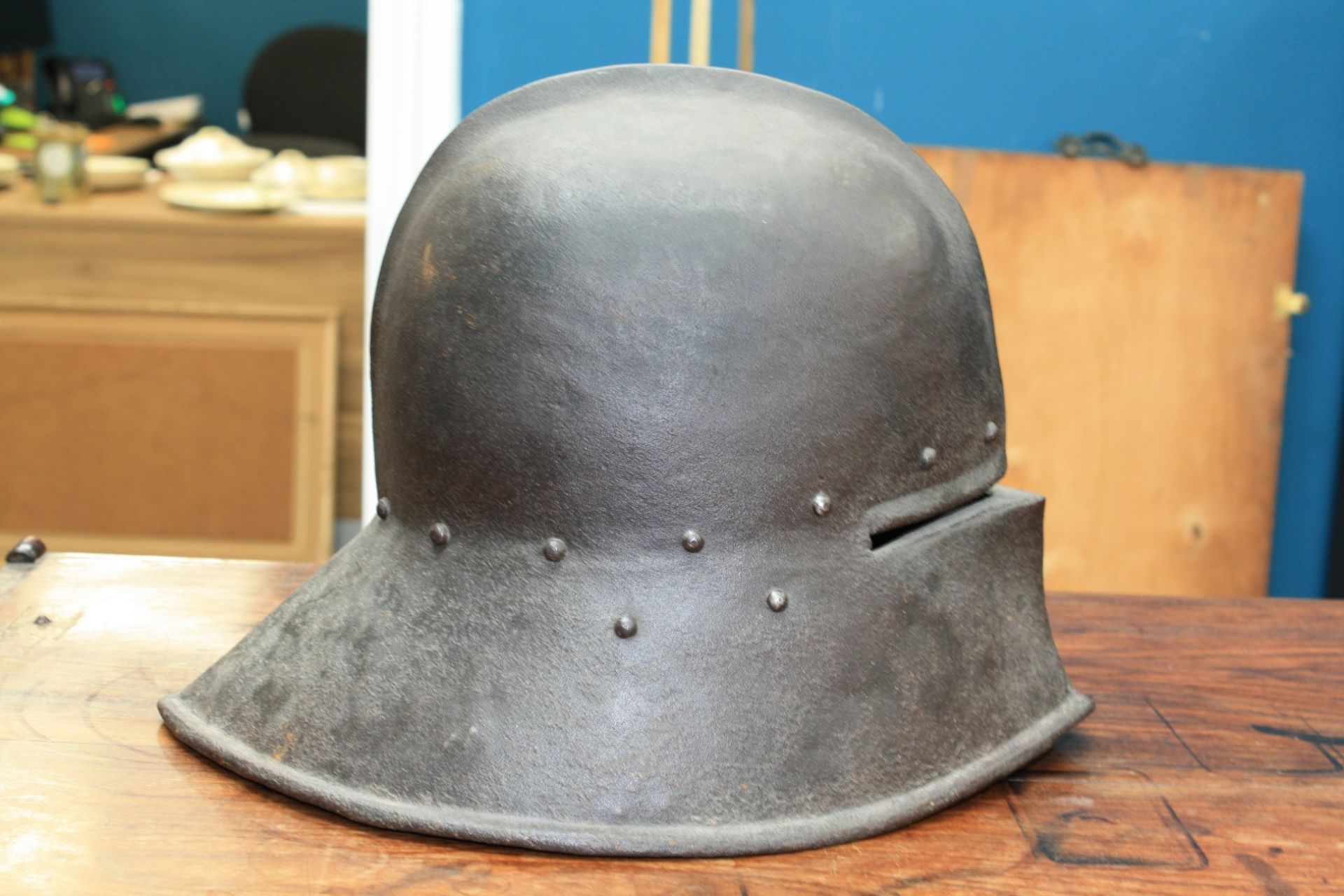 A SALLET, with raised metal ridge. 38cm front to back - Bild 6 aus 6