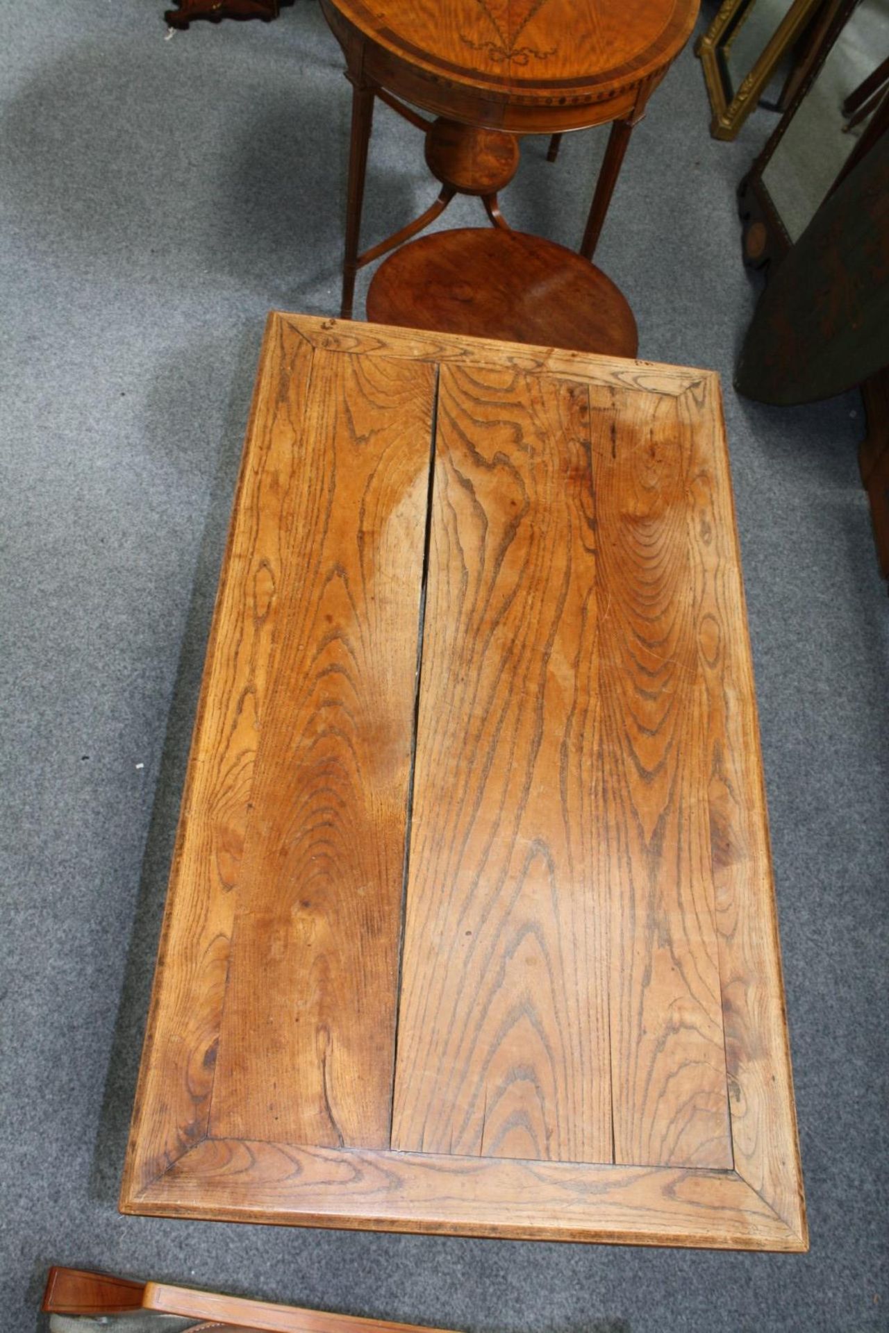 AN ARTS AND CRAFTS ELM TAVERN TABLE - Bild 2 aus 9