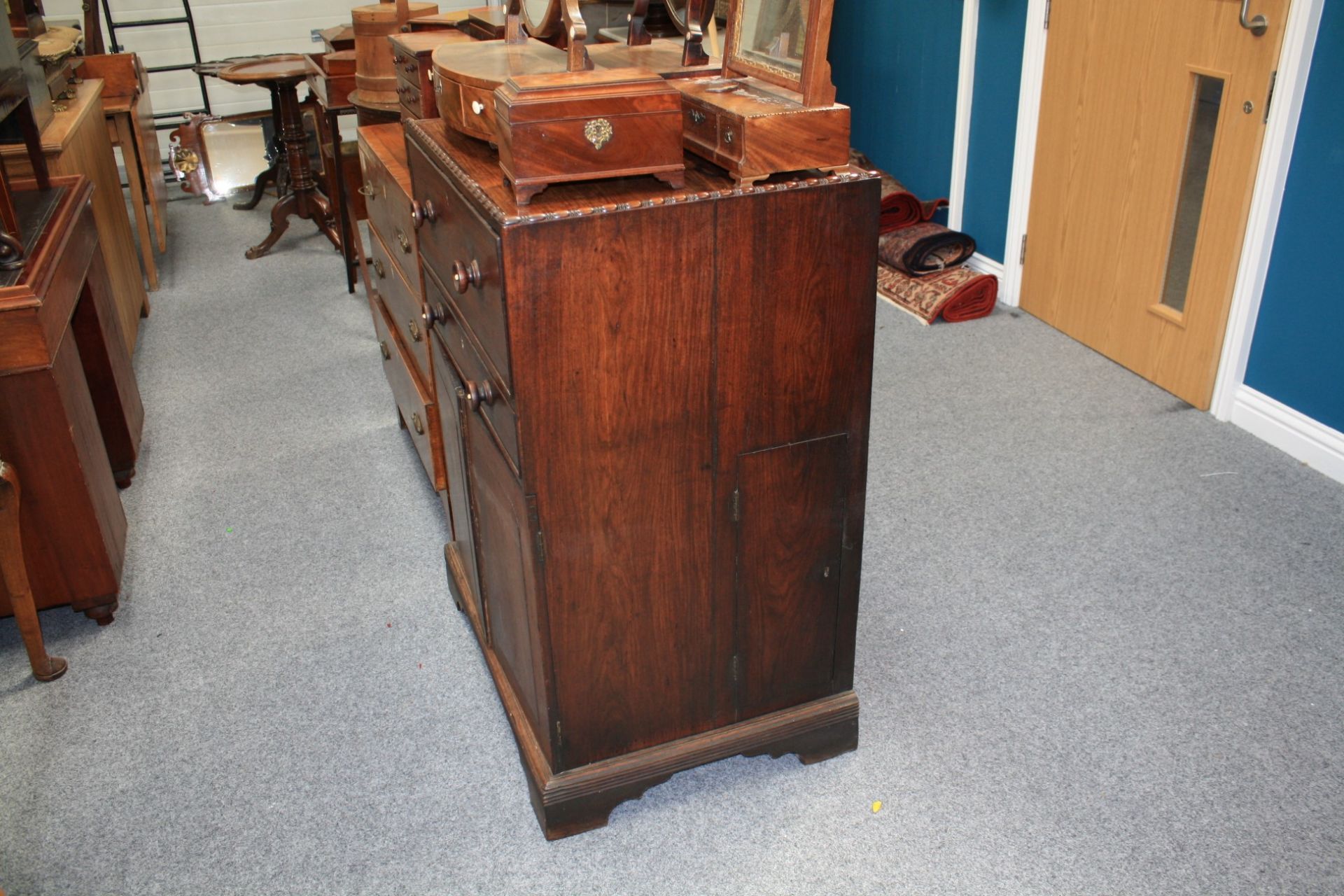 AN ANGLO-INDIAN ROSEWOOD SECRETAIRE CABINET - Bild 3 aus 8