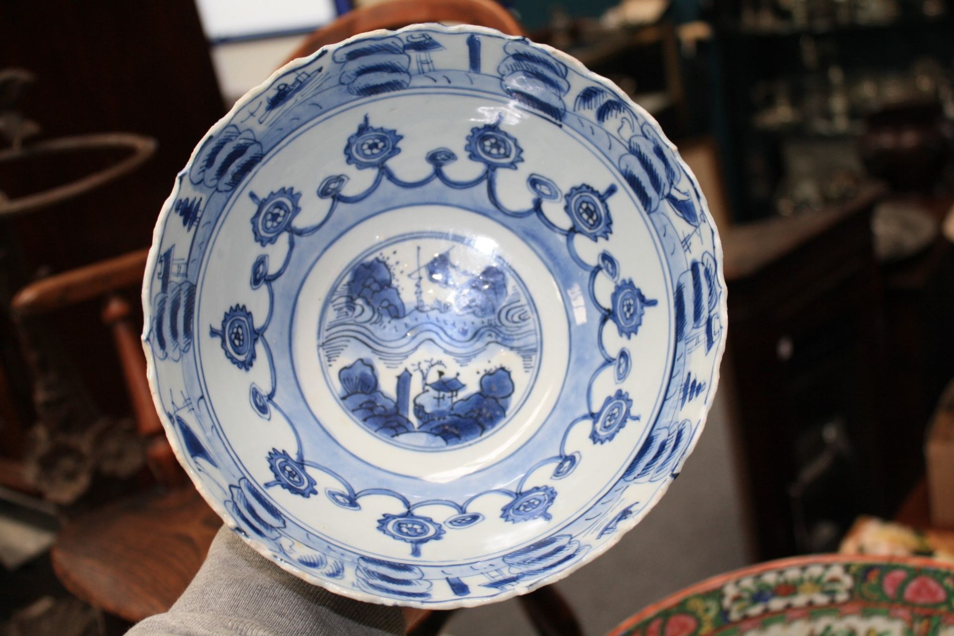 A COLLECTION OF CHINESE AND CHINESE EXPORT STYLE PORCELAIN - Bild 7 aus 8