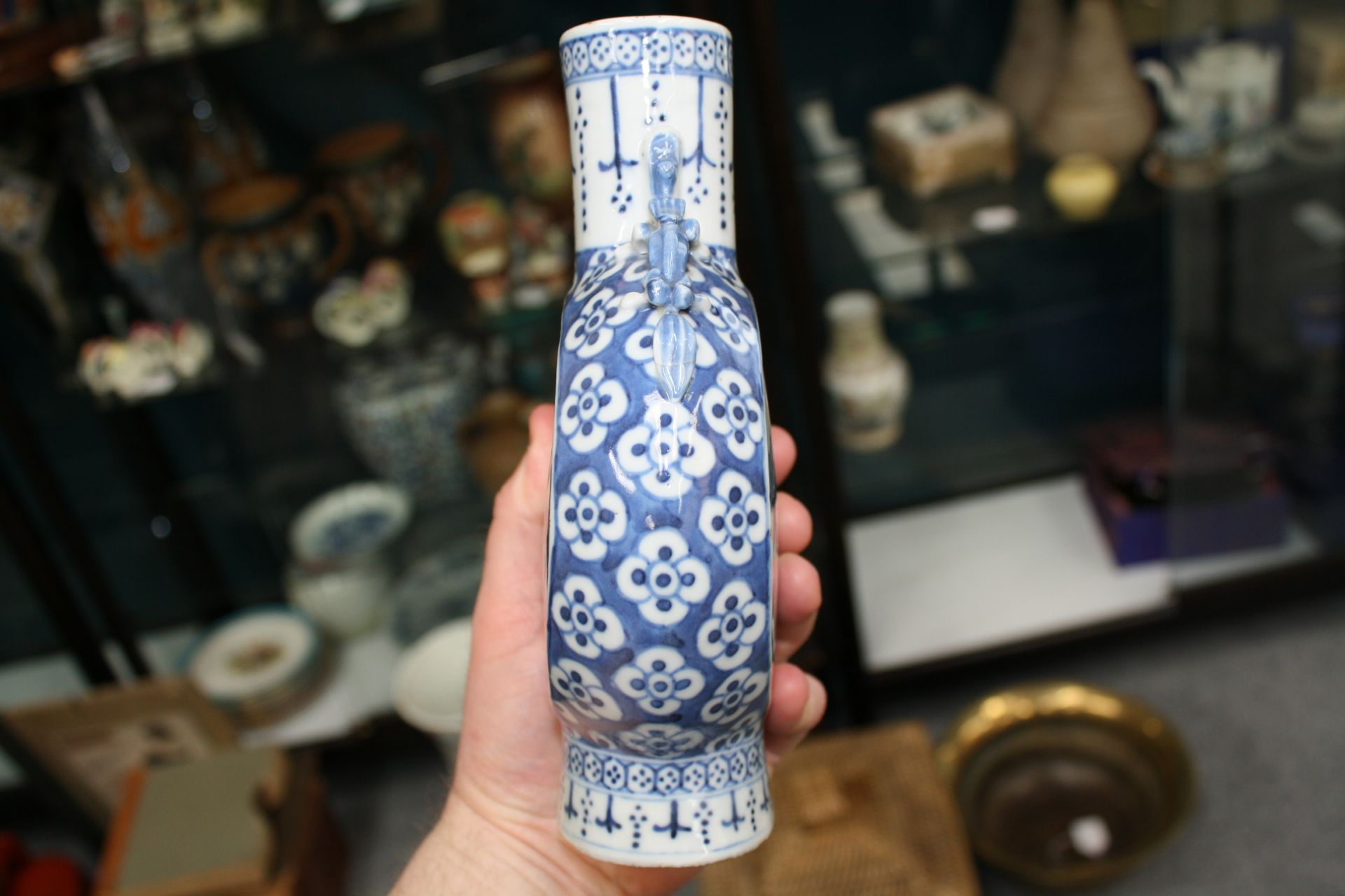 A CHINESE BLUE AND WHITE PORCELAIN MOON FLASK, 19TH CENTURY - Bild 5 aus 9
