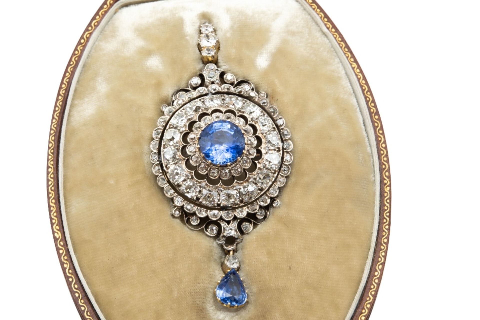 A SAPPHIRE AND DIAMOND PENDANT, CIRCA 1890 - Bild 2 aus 5