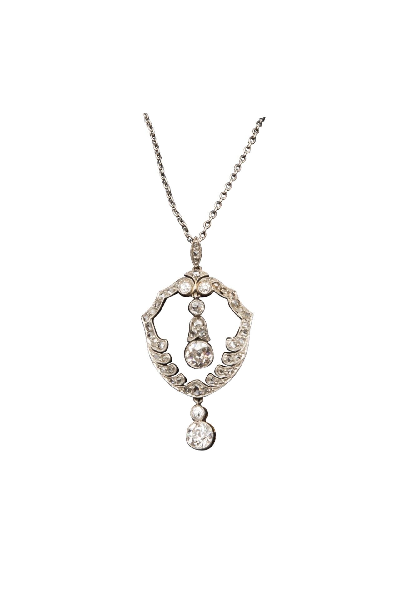 AN EARLY 20TH CENTURY DIAMOND PENDANT NECKLACE