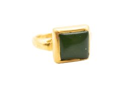 A CHRYSOPRASE RING, PROBABLY 15TH - 16TH CENTURY