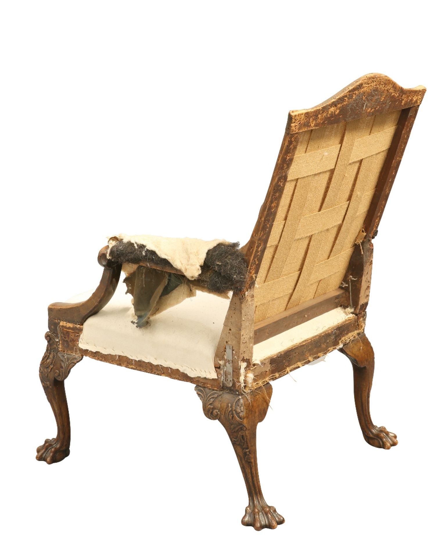 A FINE GEORGE III CARVED MAHOGANY GAINSBOROUGH CHAIR OF GENEROUS PROPORTIONS - Bild 2 aus 4