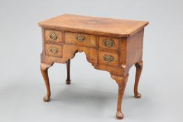 A GEORGE II WALNUT SIDE TABLE