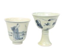 A CHINESE BLUE AND WHITE PORCELAIN STEM CUP