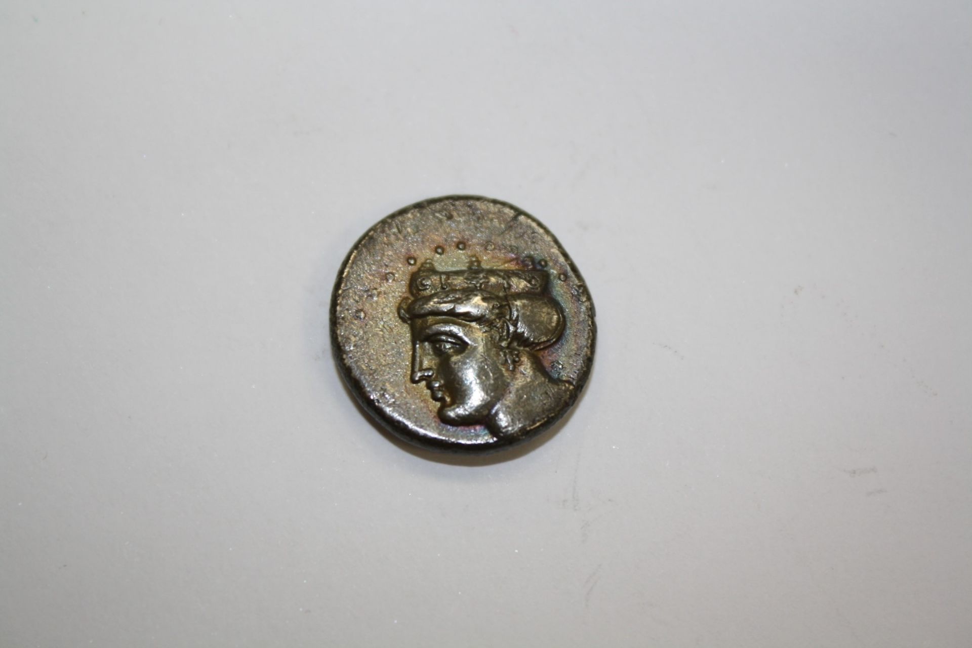 A SMALL COLLECTION OF THIRTEEN ANCIENT GREEK COINS - Bild 18 aus 22