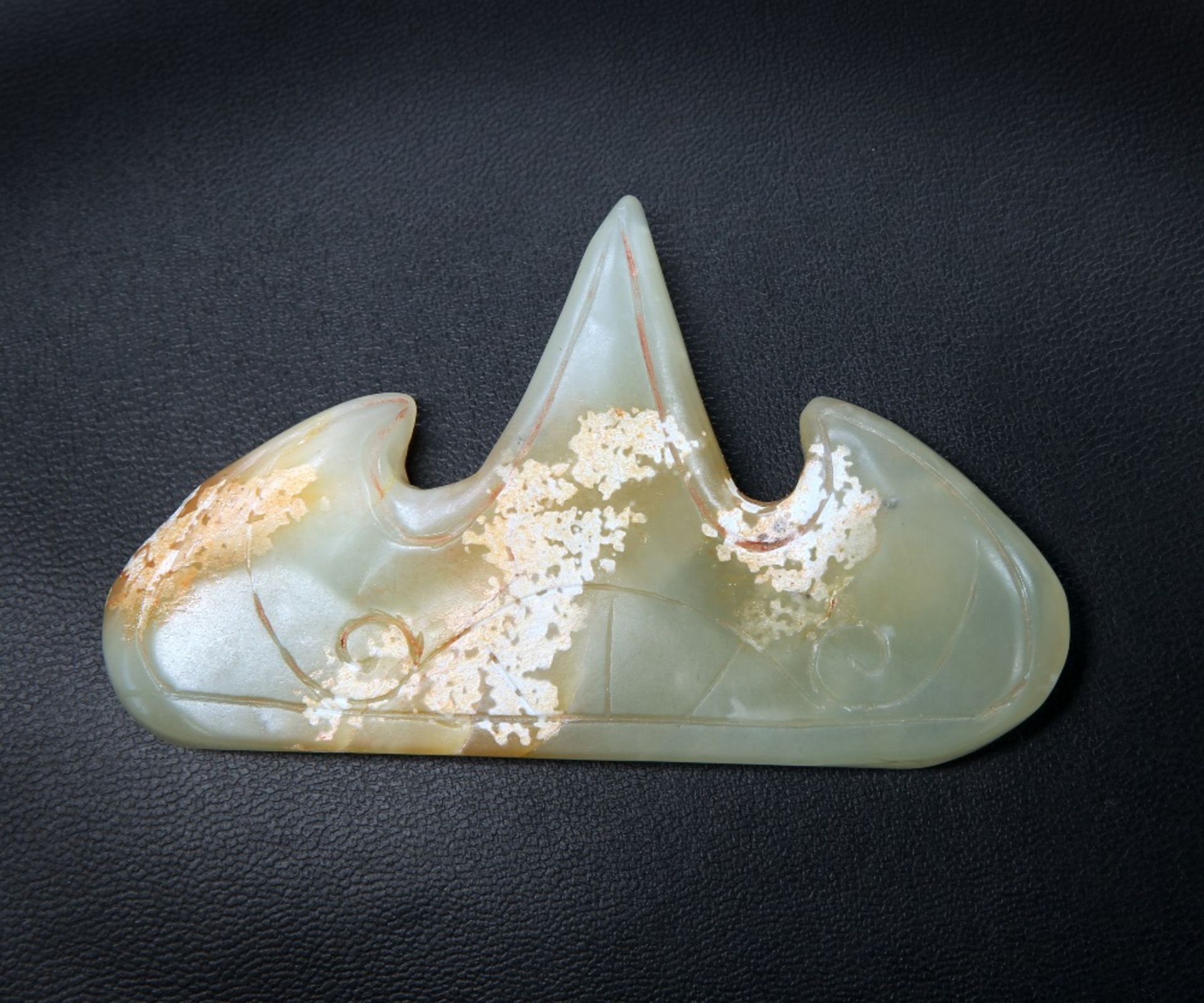 A CHINESE JADE BRUSH REST, 19TH CENTURY