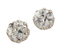 A PAIR OF DIAMOND STUD EARRINGS