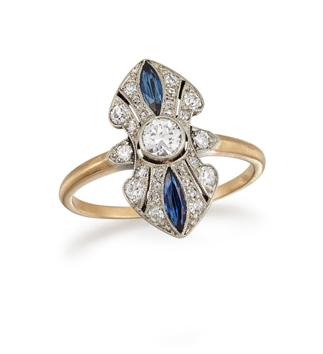 A SAPPHIRE AND DIAMOND DRESS RING - Image 3 of 3