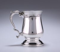 AN ELIZABETH II SILVER TANKARD