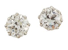 A PAIR OF DIAMOND STUD EARRINGS