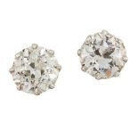 A PAIR OF DIAMOND STUD EARRINGS