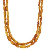 AN AMBER BEAD NECKLACE