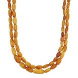 AN AMBER BEAD NECKLACE