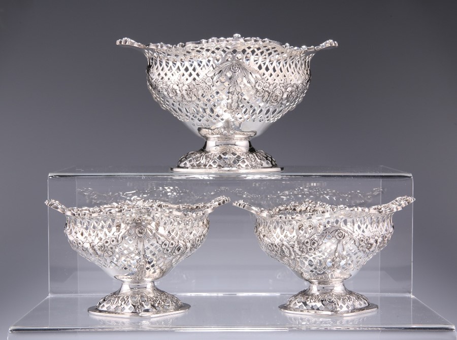 A SET OF THREE VICTORIAN SILVER DISHES - Image 2 of 3