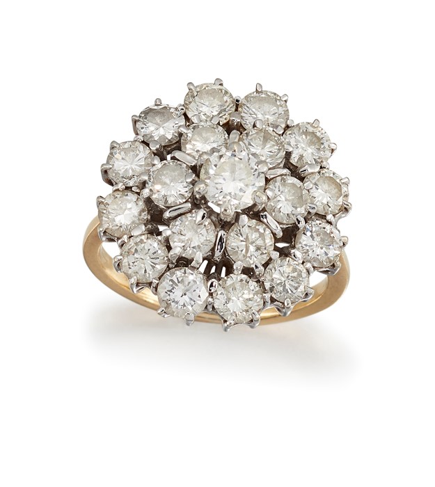 A DIAMOND CLUSTER RING