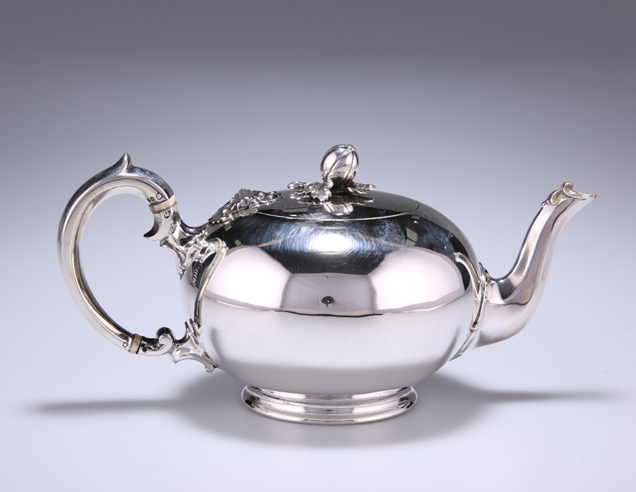 A VICTORIAN SILVER TEAPOT - Image 2 of 3