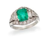 AN EMERALD AND DIAMOND CLUSTER RING