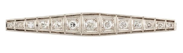 AN EARLY 20TH CENTURY DIAMOND BAR BROOCH