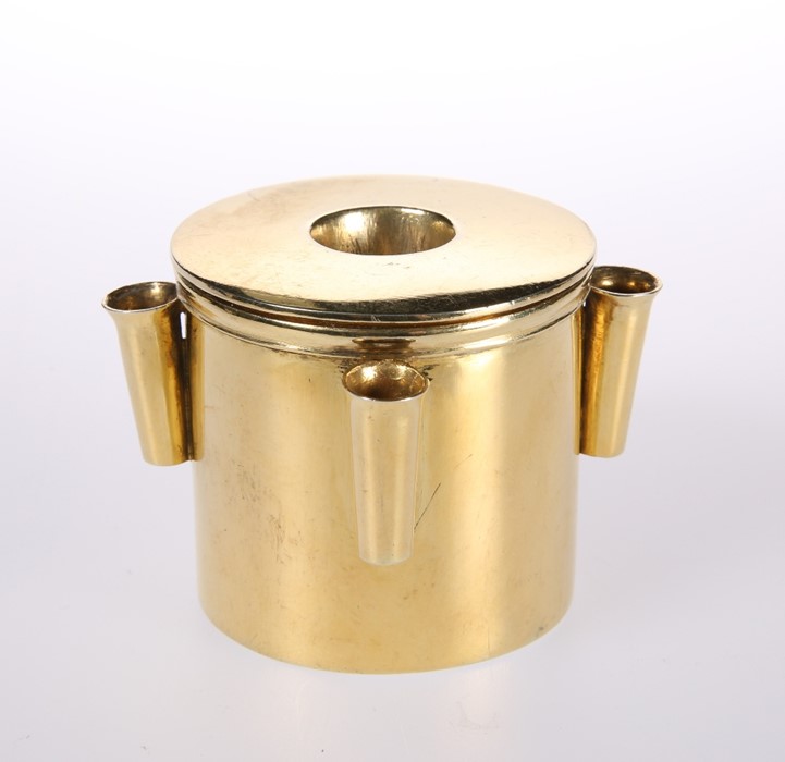 AN EARLY VICTORIAN SILVER-GILT INKWELL - Image 2 of 2