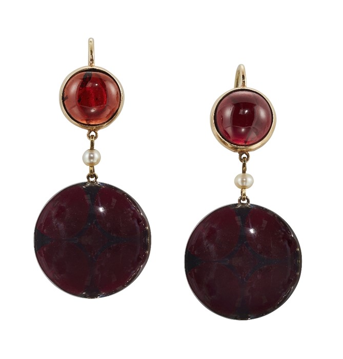A PAIR OF GARNET AND SEED PEARL PENDENT EARRINGS - Image 2 of 2
