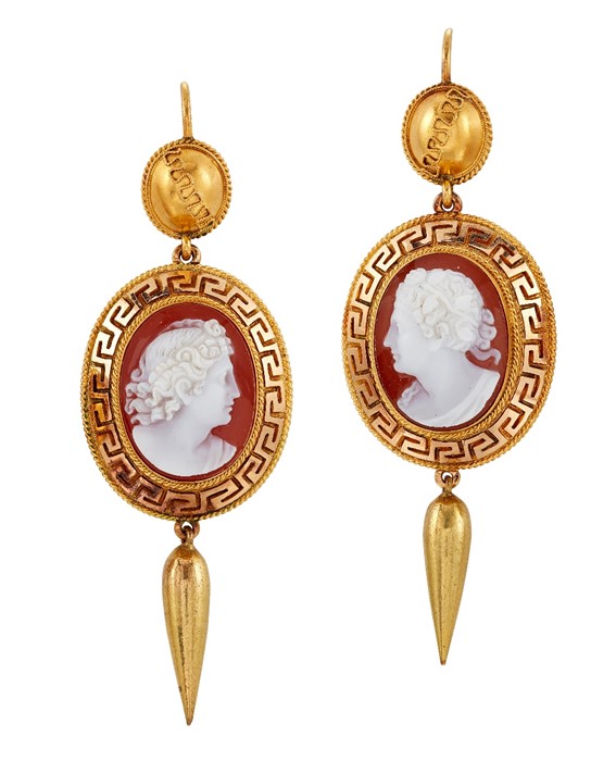 A PAIR OF LATE 19TH CENTURY HARDSTONE CAMEO EARRINGS