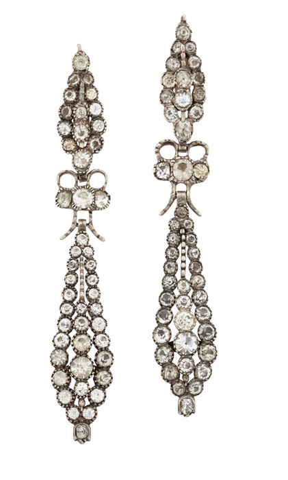 A PAIR OF PASTE SET PENDENT EARRINGS