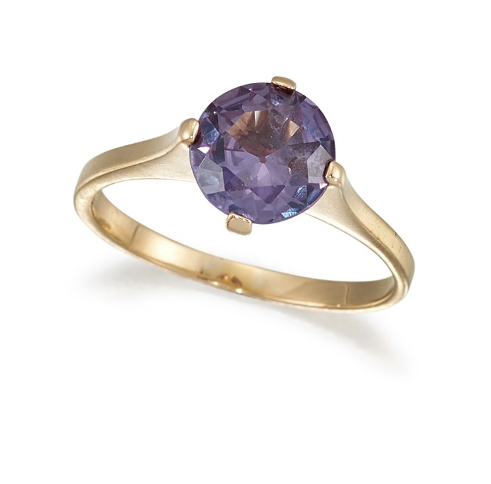 A SYNTHETIC ALEXANDRITE RING - Image 2 of 3