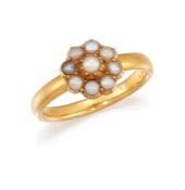 A HALF-PEARL CLUSTER RING