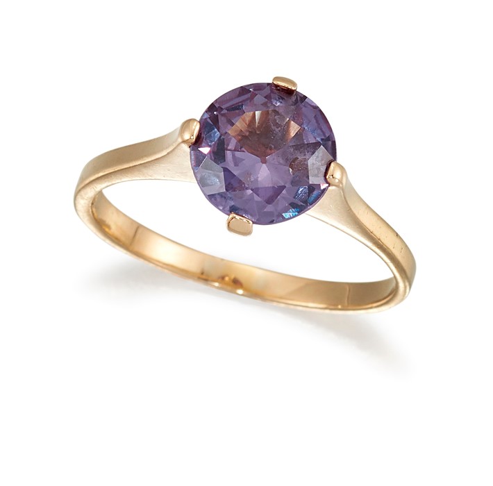 A SYNTHETIC ALEXANDRITE RING