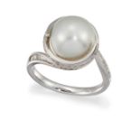 A SOUTH SEA CULTURED PEARL AND DIAMOND RING