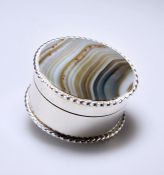 AN ELIZABETH II SILVER AND AGATE BOX