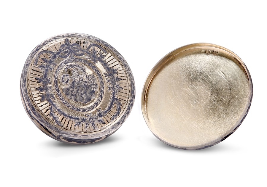 A FINE RUSSIAN NIELLO AND SILVER-GILT SNUFF BOX, LATE 18TH CENTURY