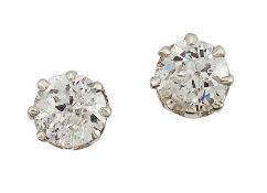 A PAIR OF DIAMOND STUD EARRINGS