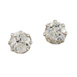 A PAIR OF DIAMOND STUD EARRINGS