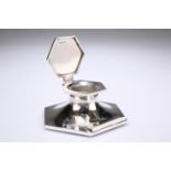 A GEORGE V SILVER INKWELL, by Walker & Hall, Sheffield 1922