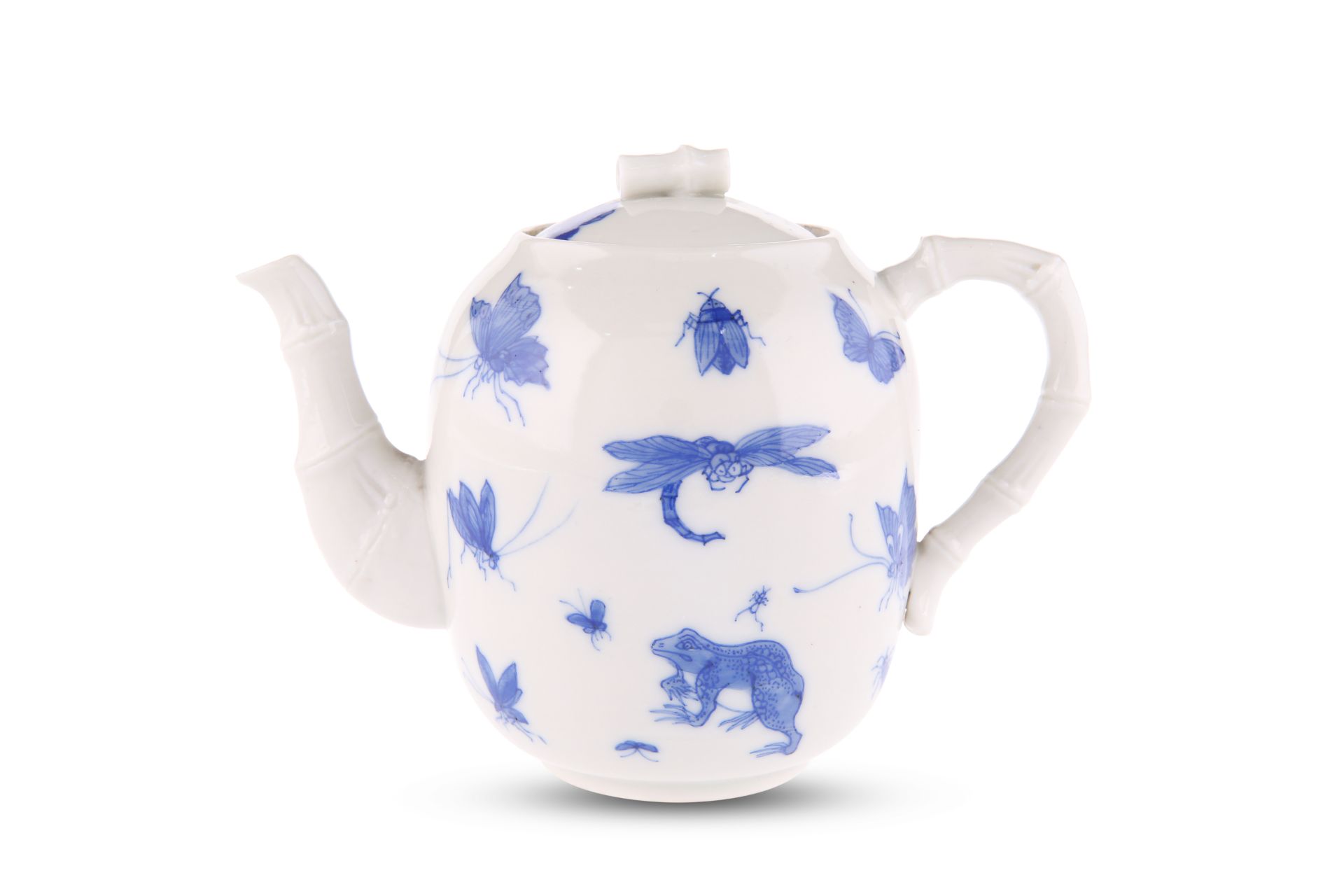 A CHINESE PORCELAIN TEAPOT