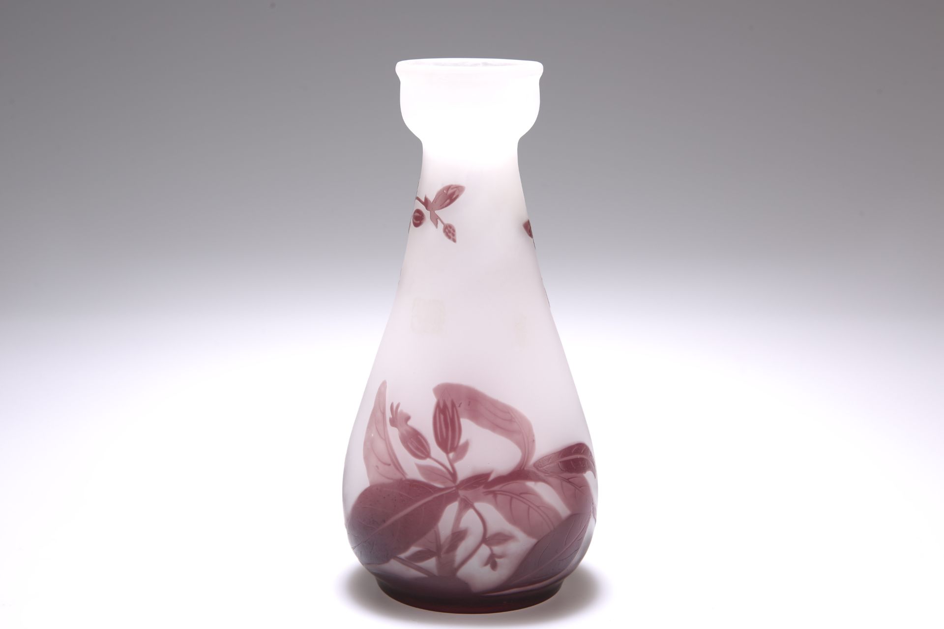 EMILE GALLE, A CAMEO GLASS VASE - Bild 4 aus 4