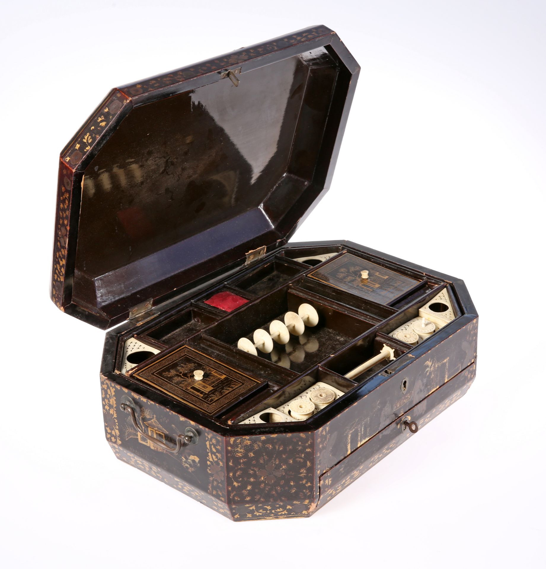 A 19TH CENTURY CHINESE EXPORT LACQUERED SEWING BOX