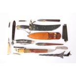 A GROUP OF FOURTEEN ANTIQUE AND VINTAGE PENKNIVES, THROWING KNIVES, ETC. (14)